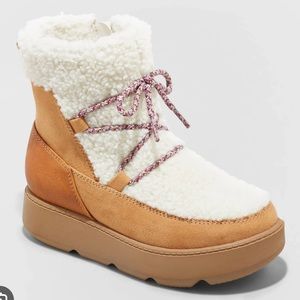 Kids Arya zipper winter shearling style Boots Easy on and off NWT